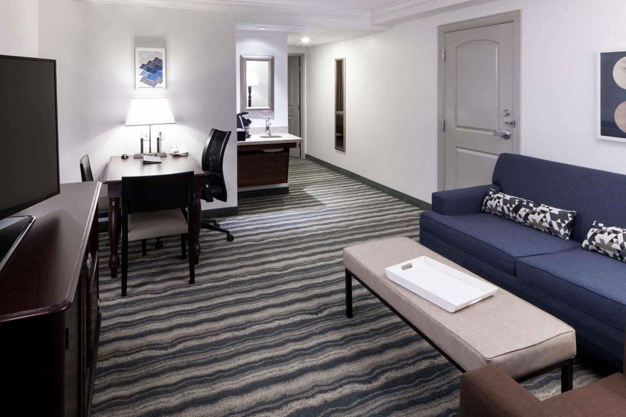 Embassy Suites By Hilton Tampa Brandon Heartland Eksteriør bilde