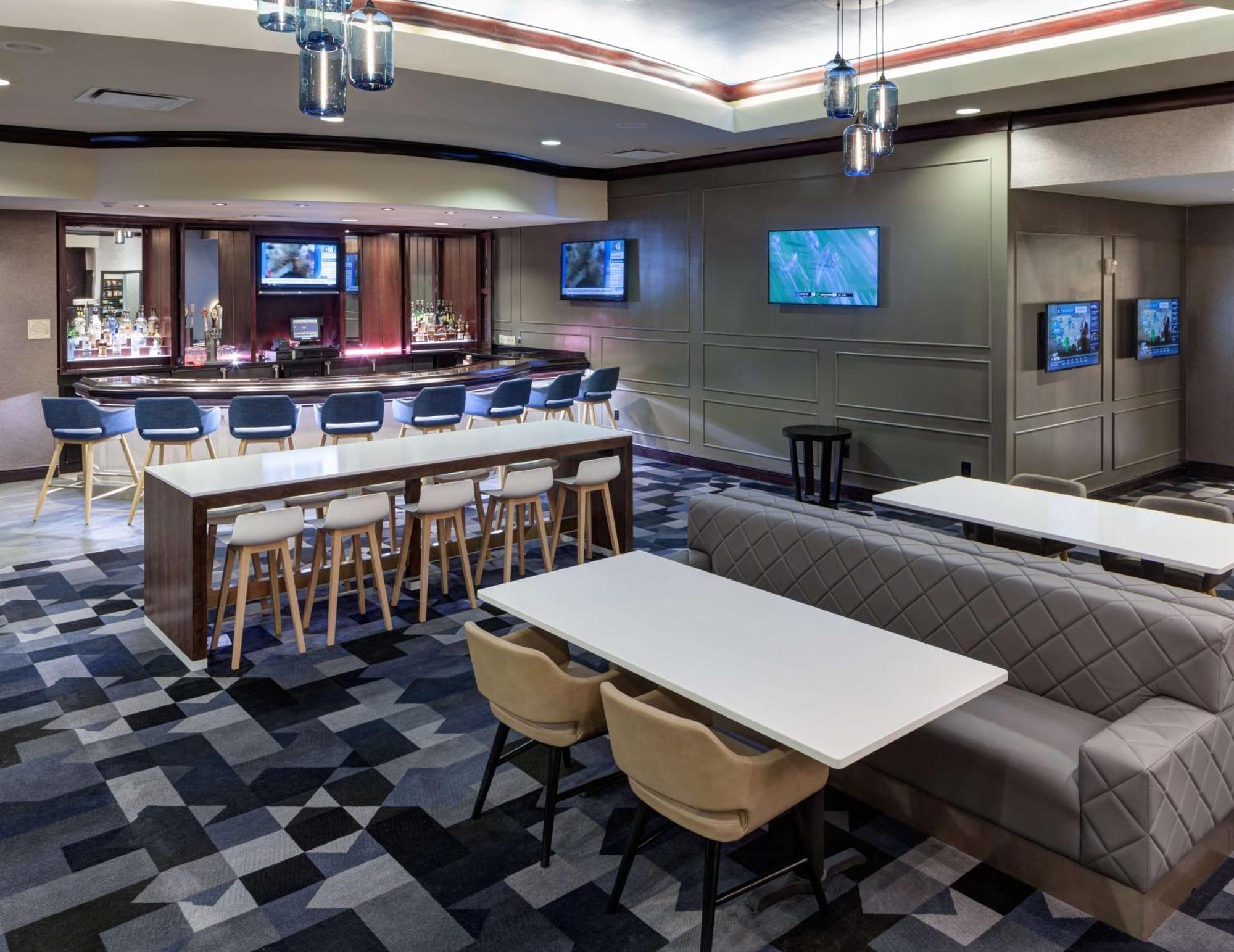 Embassy Suites By Hilton Tampa Brandon Heartland Eksteriør bilde