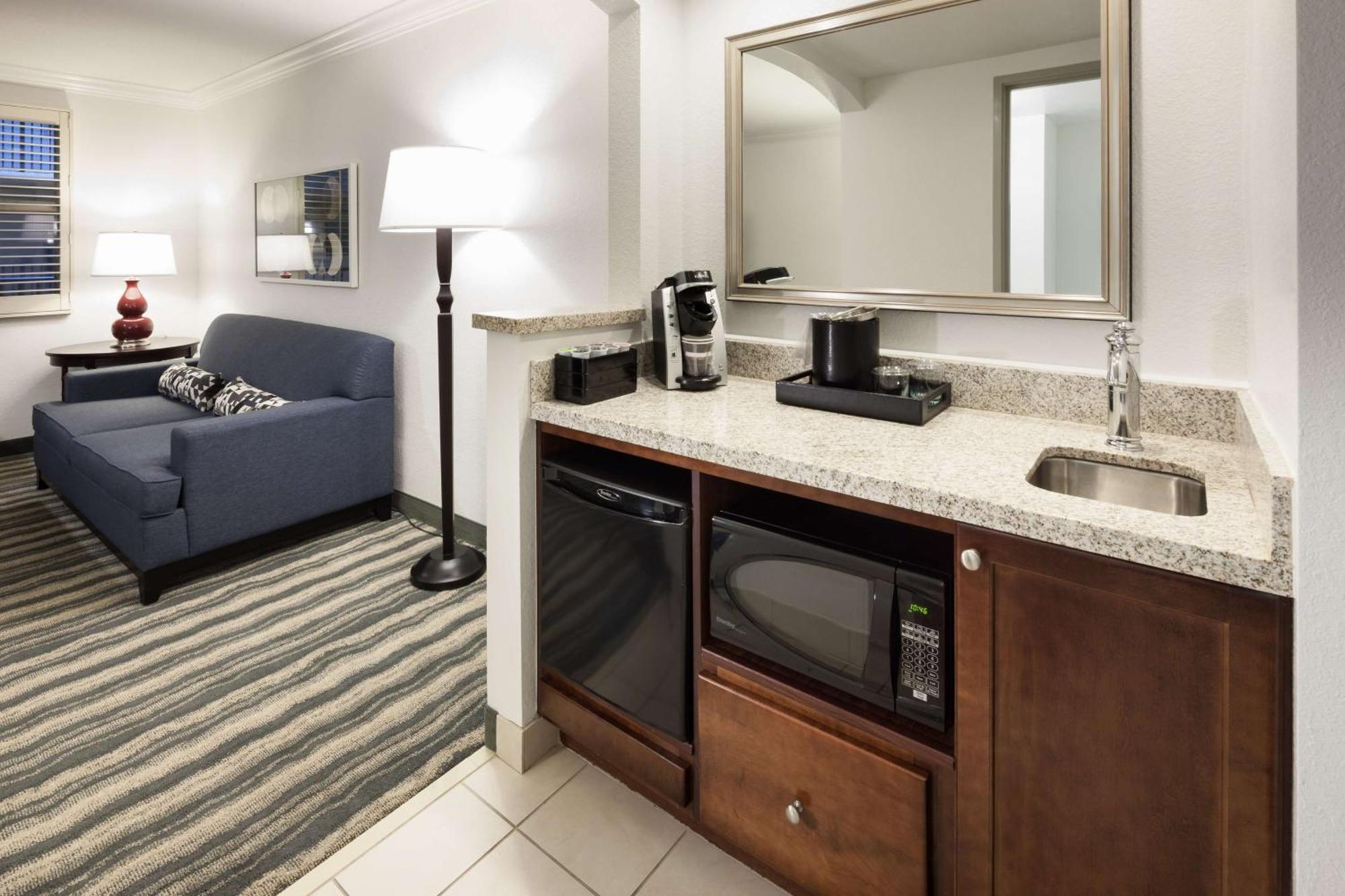 Embassy Suites By Hilton Tampa Brandon Heartland Eksteriør bilde