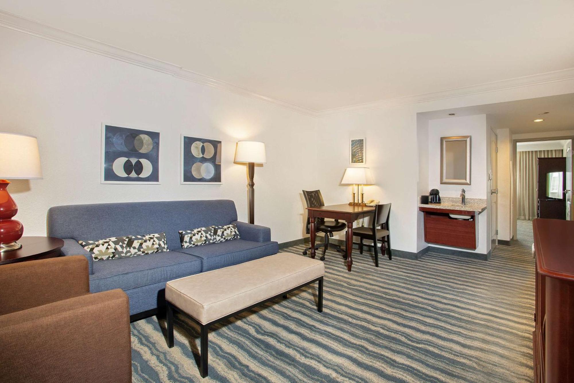 Embassy Suites By Hilton Tampa Brandon Heartland Eksteriør bilde