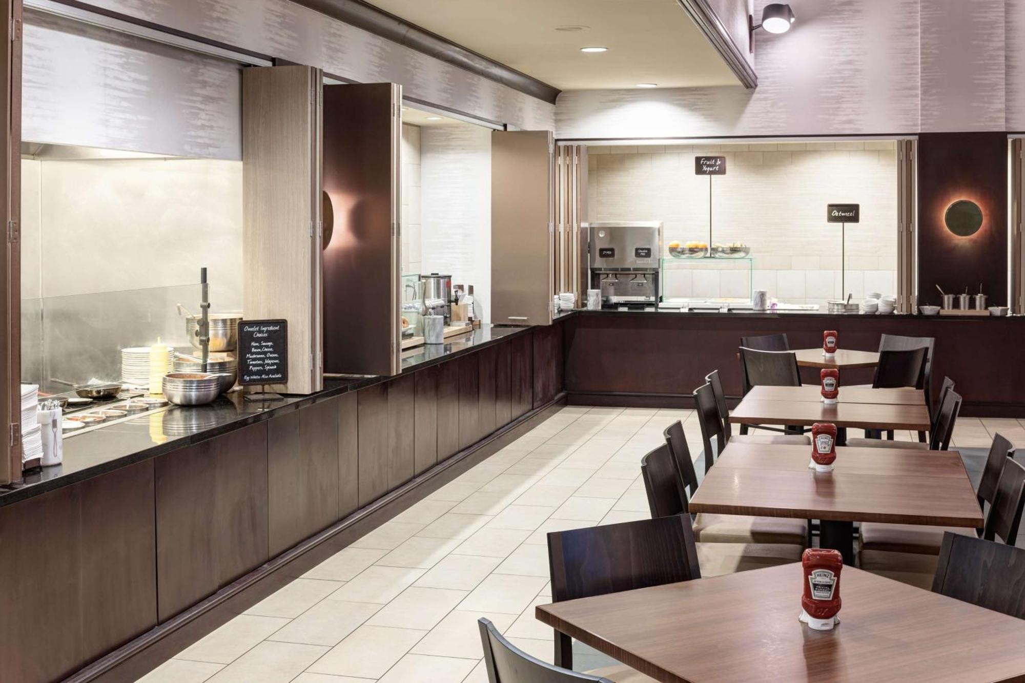 Embassy Suites By Hilton Tampa Brandon Heartland Eksteriør bilde