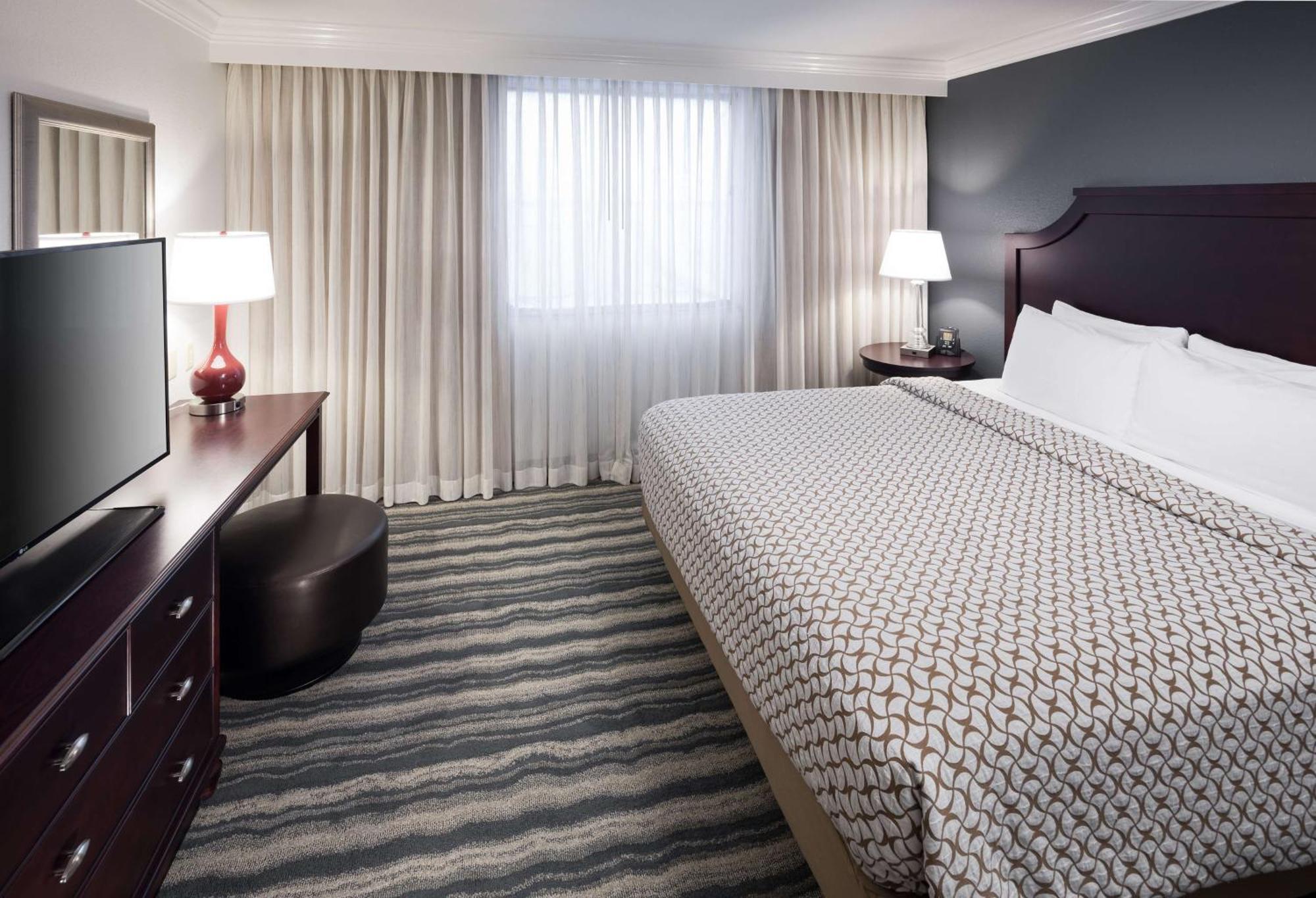 Embassy Suites By Hilton Tampa Brandon Heartland Eksteriør bilde