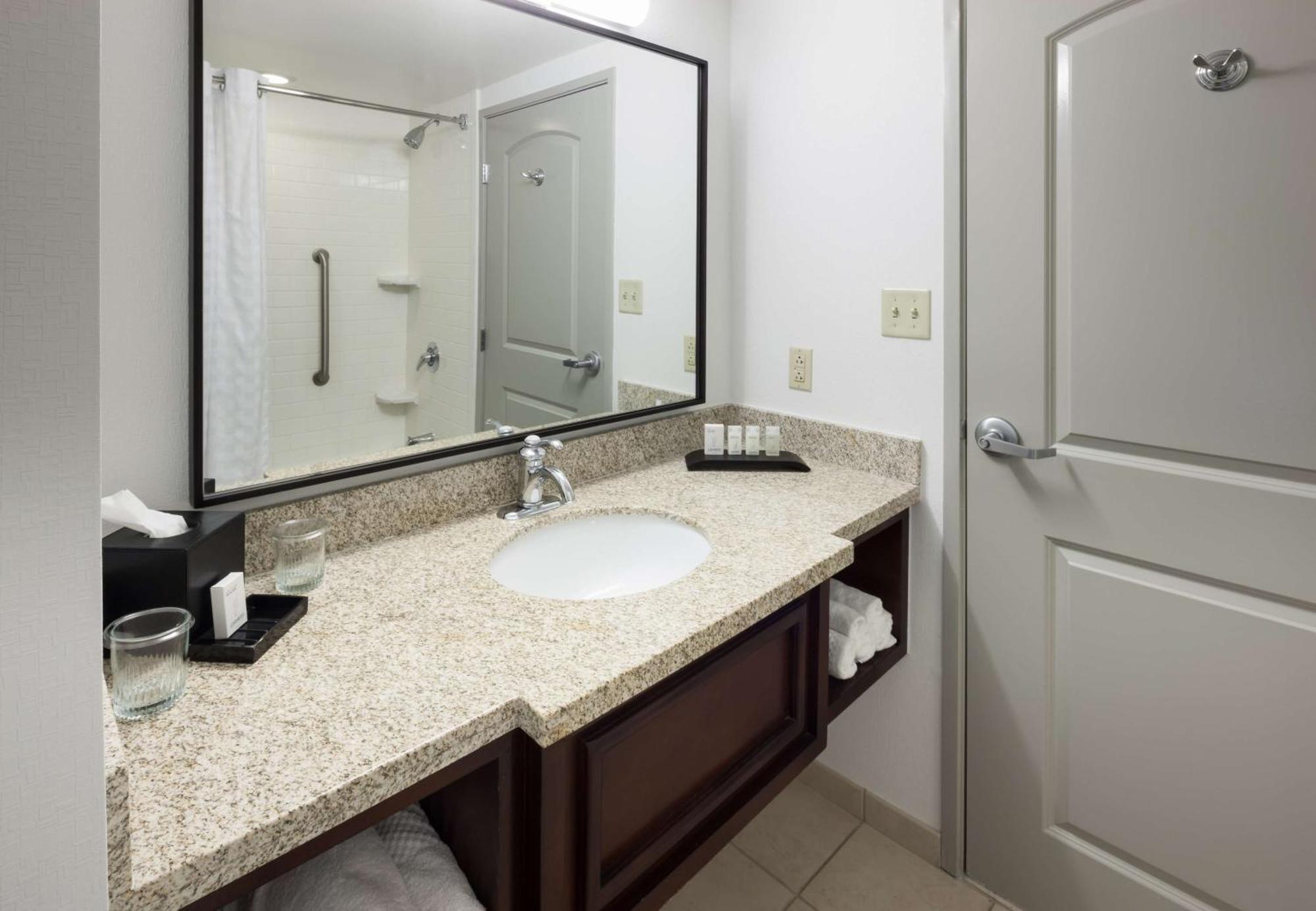 Embassy Suites By Hilton Tampa Brandon Heartland Eksteriør bilde