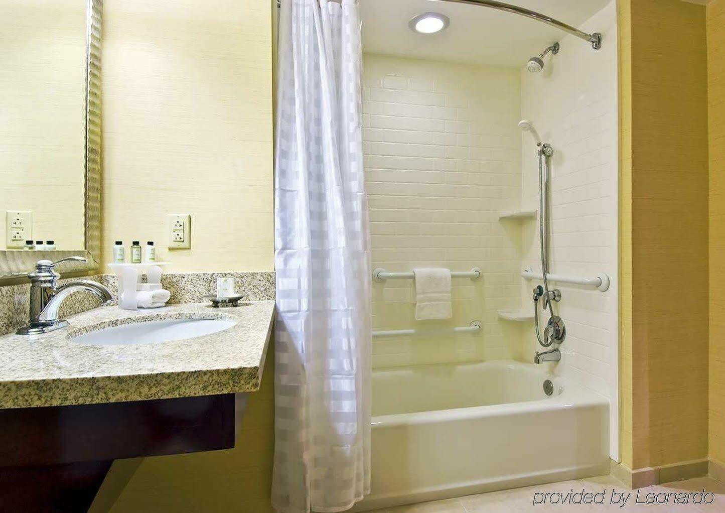 Embassy Suites By Hilton Tampa Brandon Heartland Eksteriør bilde