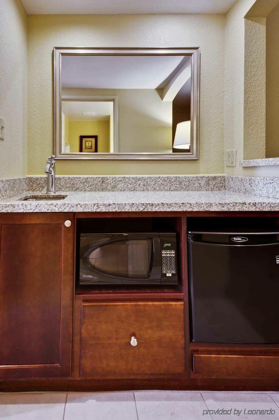 Embassy Suites By Hilton Tampa Brandon Heartland Eksteriør bilde